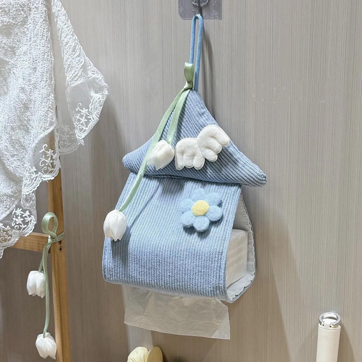 Cute Fabric Hanging Tissue Holder – Wall-Mounted Napkin Dispenser for Car, Bathroom, Dorm & Office, Portable Soft Cloth Tissue Bag with Hanging Strap